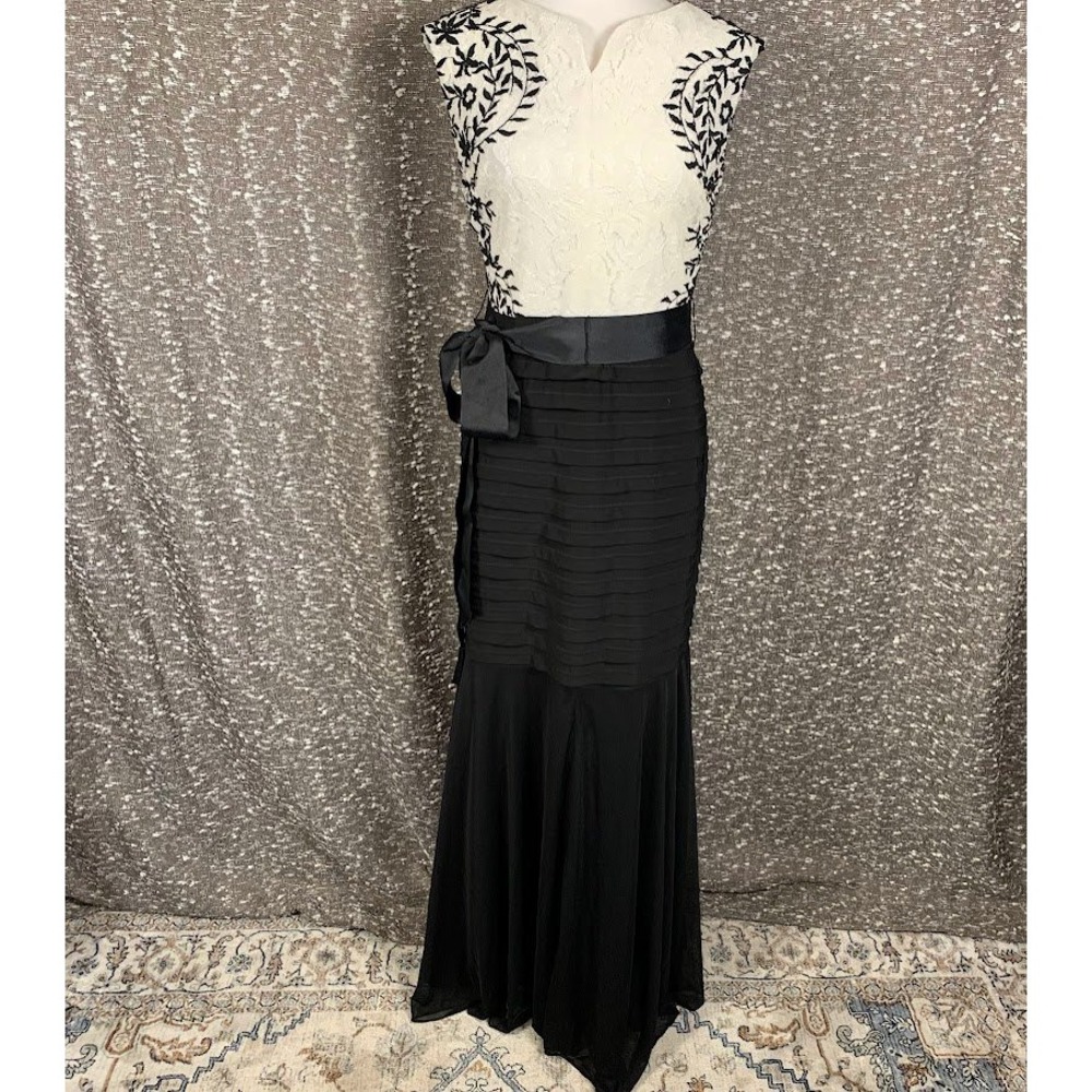 Betsy & Adam Embroidered Tiered Mermaid Evening Gown Black/White Women's 8